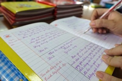 Sổ sách, hội thi và phong trào ngập đầu, giáo viên nâng chuyên môn lúc nào?