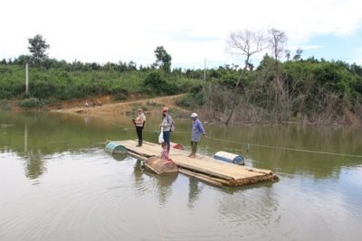 Ươm chữ trên cổng trời Ea Rớt